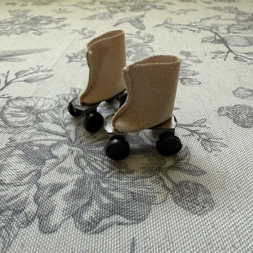 Vtg WHITE ROLLER SKATES Pair BARBIE? SHOE 1950s Soft Plastic Rare